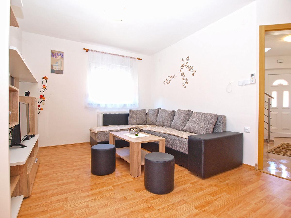 Apartma Mala Vala 1332